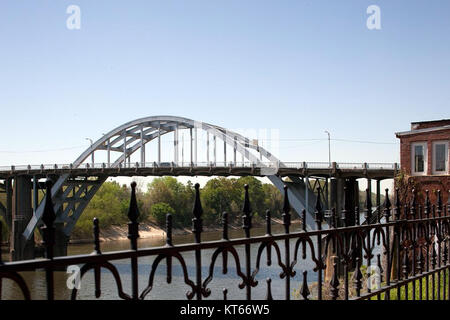 Le pont Edmund Pettus, situé à Selma, en Alabama, est un monument emblématique du mouvement des droits civiques, connu pour son rôle dans les marches Selma-Montgomery de 1965. Banque D'Images