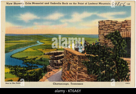 Une vue depuis Lookout Mountain à Chattanooga, Tennessee, montrant Ochs Memorial et Umbrella Rock, remarquables pour leur importance géologique et historique. Banque D'Images
