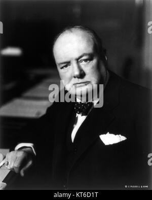 Portrait de Winston Churchill, premier ministre britannique pendant la seconde Guerre mondiale, réputé pour son leadership et ses discours qui ont façonné l’histoire à une époque charnière. Banque D'Images