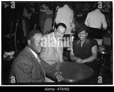 Portrait du légendaire musicien de jazz Duke Ellington, pris entre 1938 et 1948, reflétant son importance dans l'industrie musicale au plus fort de sa carrière. Banque D'Images