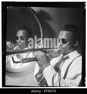 (Portrait d'Howard McGhee, New York, N.Y., ca. 1947 Septembre) (5061900523) Banque D'Images