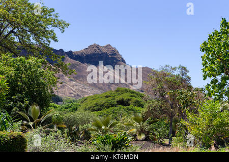 La pointe du cône sur le Cratère de Diamond Head, Oahu, Hawaii, un volcan dormant près de Waikiki et une attraction touristique populaire Banque D'Images