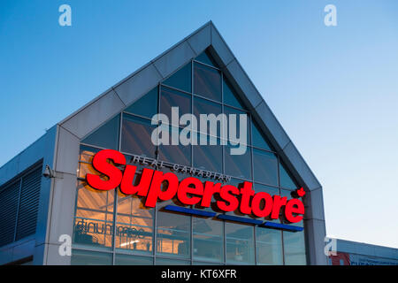 Le logo sur l'avant d'une Real Canadian Superstore une chaîne de supermarchés au Canada. Banque D'Images