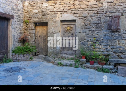 La Couvertoirade - La Couvertoirade cité médiévale fortifiée en Aveyron, France Banque D'Images