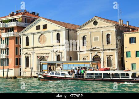 Arrêt de vaporetto, Chiesa dello Spirito Santo Spirito Santo Banque D'Images