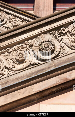 Detaillaufnahme der Freitreppe aus Sandstein der alten Nationalgalerie Berlin auf der Museumsinsel Banque D'Images