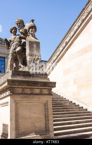Treppenaufgang Zur Alten Nationalgalerie de Berlin auf der Museumsinsel Banque D'Images