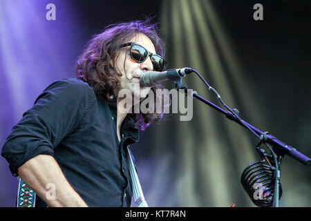 Le groupe de rock indépendant américain de la guerre à la drogue effectue un concert live au festival de musique norvégienne 2015 Øyafestivalen à Oslo. Ici guitariste et chanteur Adam Granduciel est vu sur scène. La Norvège, 12/08 2015. Banque D'Images