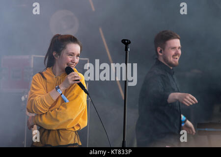 La Norvège, Tonsberg - Juillet 12, 2017. La chanteuse et compositrice norvégienne Sigrid effectue un concert live au cours de la Norwegian music festival Festival 2017 Slottsfjell. Banque D'Images