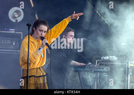 La Norvège, Tonsberg - Juillet 12, 2017. La chanteuse et compositrice norvégienne Sigrid effectue un concert live au cours de la Norwegian music festival Festival 2017 Slottsfjell. Banque D'Images