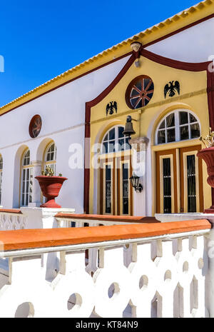 le monastère panoramique sur l'île de symi est l'un des lieux de pèlerinage les plus importants de grèce. Banque D'Images