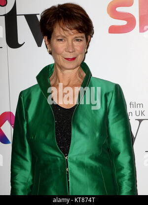 1 déc 2017 - Celia Imrie assistant à Women in Film and Television Awards 2017 à Park Lane Hilton Hotel à London, England, UK Banque D'Images