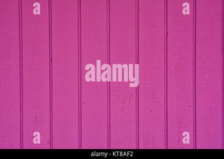 Close-up de planches de bois verticales de couleur rose Banque D'Images