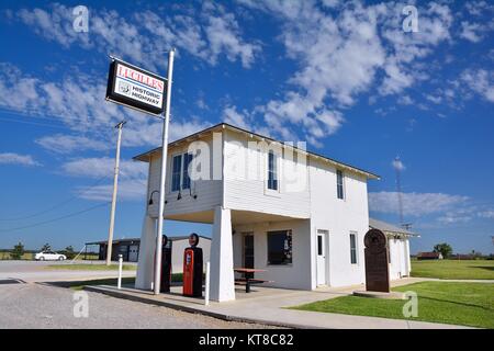 Hydro, Oklahoma - 20 juillet 2017 : Lucille's Service Station, une station d'essence classique et historique le long de la route 66 près de l'électricité, de l'Oklahoma. Banque D'Images