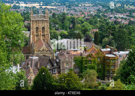 L'Hôtel Abbaye et Prieuré de Great Malvern, l'église paroissiale de St Mary et St Michael, Malvern, Worcestershire, Angleterre, vue à partir de la terrasse de Foley Banque D'Images