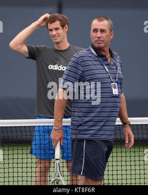 Andy Murray  SMG Ivan Lendl FL5    Jour3 082813 06.JPG FLUSHING, NY - 28 août : Andy Murray Ivan Lendl sur la troisième journée de l'US Open 2013 à l'USTA Billie Jean King National Tennis Center le 28 août 2013 dans le quartier de rinçage de la Queens Borough de la ville de New York. People : Andy Murray Ivan Lendl Banque D'Images