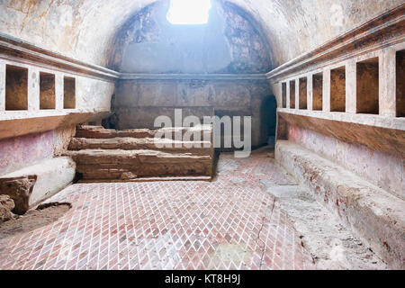 Pompéi, Italie - 1 octobre 2017 : Intérieur de bains publics dans la ville antique de Pompéi, Naples, Italie Banque D'Images