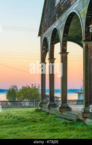 Vue extérieure de l'église, l'un de quinchao world heritage églises en bois situé à l'Ile de Chiloé, Chili Banque D'Images