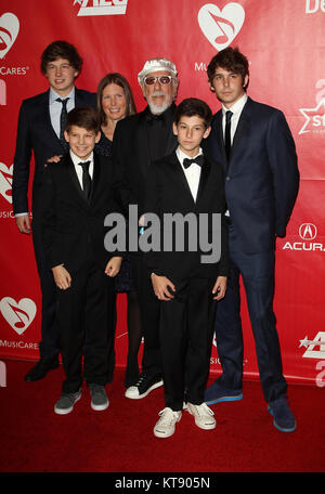 Hollywood, Etats-Unis. 22/12/2017. Fichier : ***LOU ADLER EST DÉCÉDÉ*** Los Angeles, Californie - Le 24 janvier : Lou Adler et Famille à MusiCares 2014 Personne de l'année Respect Carole King le 24 janvier 2014 à Los Angeles Convention Center, en Californie. Credit : MediaPunch Inc/Alamy Live News Banque D'Images
