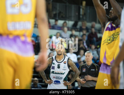 Londres, Royaume-Uni. Dec 22, 2017. Boîte de cuivre Arena, London. British Basketball League match entre l'équipe d'accueil Lions Londres et Plymouth vous Raiders. Les Lions gagner 95-67. Riders' Neil Watson. Credit : carol moir/Alamy Live News Banque D'Images