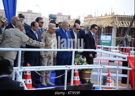 Cairo, Le Caire, Égypte. Jan 11, 2007. Le président égyptien Abdel-Fattah al-Sisi prend part lors de l'ouverture d'un certain nombre de projets de développement dans la région du Canal de Suez à Ismaïlia, Egypte, le 23 décembre 2017 : Crédit Bureau Président égyptien/APA/Images/fil ZUMA Alamy Live News Banque D'Images