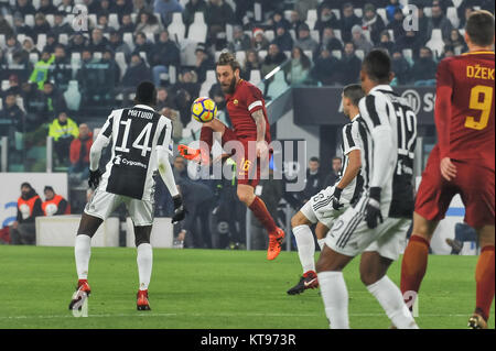 Turin, Italie. 26Th Dec 2017. Daniele De Rossi (A.S. Roma) au cours de la série d'un match de football entre la Juventus FC et FC AS Roma de Allianz Stadium le 23 décembre 2017 à Turin, Italie. Crédit : FABIO ANNEMASSE/Alamy Live News Banque D'Images