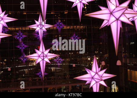 New York, NY, US. 23ème. Dec, 2017. Time Warner Center, à l'accueil du bureau de New York du réseau CNN vacances lumière présentation à Columbus Circle à New York. © 2017 Ronald G. Lopez/DigiPixsAgain.us/Alamy Live News Banque D'Images