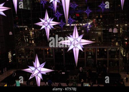 New York, NY, US. 23ème. Dec, 2017. Time Warner Center, à l'accueil du bureau de New York du réseau CNN vacances lumière présentation à Columbus Circle à New York. © 2017 Ronald G. Lopez/DigiPixsAgain.us/Alamy Live News Banque D'Images