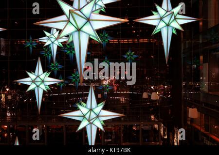 New York, NY, US. 23ème. Dec, 2017. Time Warner Center, à l'accueil du bureau de New York du réseau CNN vacances lumière présentation à Columbus Circle à New York. © 2017 Ronald G. Lopez/DigiPixsAgain.us/Alamy Live News Banque D'Images