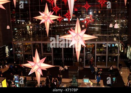 New York, NY, US. 23ème. Dec, 2017. Time Warner Center, à l'accueil du bureau de New York du réseau CNN vacances lumière présentation à Columbus Circle à New York. © 2017 Ronald G. Lopez/DigiPixsAgain.us/Alamy Live News Banque D'Images