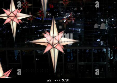 New York, NY, US. 23ème. Dec, 2017. Time Warner Center, à l'accueil du bureau de New York du réseau CNN vacances lumière présentation à Columbus Circle à New York. © 2017 Ronald G. Lopez/DigiPixsAgain.us/Alamy Live News Banque D'Images