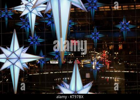 New York, NY, US. 23ème. Dec, 2017. Time Warner Center, à l'accueil du bureau de New York du réseau CNN vacances lumière présentation à Columbus Circle à New York. © 2017 Ronald G. Lopez/DigiPixsAgain.us/Alamy Live News Banque D'Images