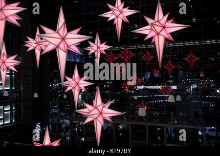 New York, NY, US. 23ème. Dec, 2017. Time Warner Center, à l'accueil du bureau de New York du réseau CNN vacances lumière présentation à Columbus Circle à New York. © 2017 Ronald G. Lopez/DigiPixsAgain.us/Alamy Live News Banque D'Images