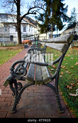 Banc de parc dans park le matin Banque D'Images