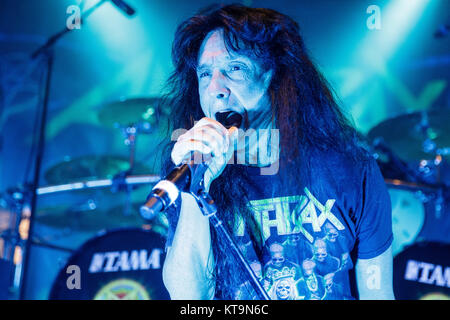 Le groupe de thrash metal américain Anthrax effectue un concert live à Amager Bio à Copenhague. Ici le chanteur Joey Belladonna est vu sur scène. Le Danemark, 06/03 2017. Banque D'Images