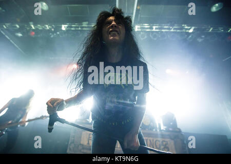 Le groupe de thrash metal américain Anthrax effectue un concert live à Amager Bio à Copenhague. Ici le chanteur Joey Belladonna est vu sur scène. Le Danemark, 06/03 2017. Banque D'Images