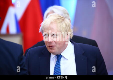 Varsovie, Pologne. Dec 21, 2017. Primer Mateusz Morawiecki a tenu une conférence de presse commune après des entretiens bilatéraux avec le Premier ministre britannique Theresa May le Brexit, politique de sécurité et de défense La coopération au cours de sa visite officielle à Varsovie. Credit : Jakob Ratz/Pacific Press/Alamy Live News Banque D'Images