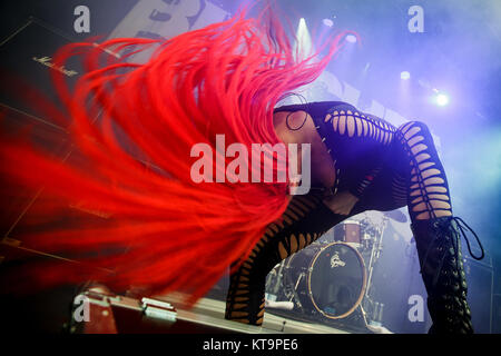 Le groupe de heavy metal américain Butcher Babies effectue un concert live au festival de heavy metal danois Copenhell 2015 à Copenhague. Ici la chanteuse Heidi Berger est vu sur scène. Le Danemark, 18/06 2015. Banque D'Images