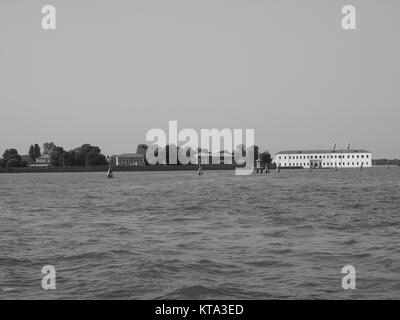 L'île de San Servolo à Venise en noir et blanc Banque D'Images