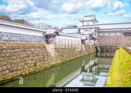 Le château de Kanazawa près de Jardin Kenroku-en Banque D'Images