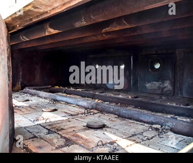 Les brûleurs à gaz à une station pour le chauffage de liquide du réservoir. Le liquide du sol est froid et entre dans la cuisinière où elle est chauffée. Furna fourneau Banque D'Images