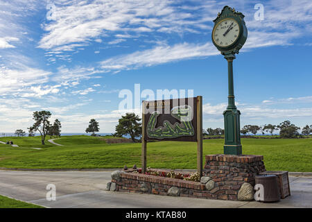 LA Jolla, Californie, USA - 6 NOVEMBRE 2017 : Le parcours Sud signe et la carte à côté de l'horloge Rolex sur la première pièce en t de Torrey Pines Golf course près de S Banque D'Images
