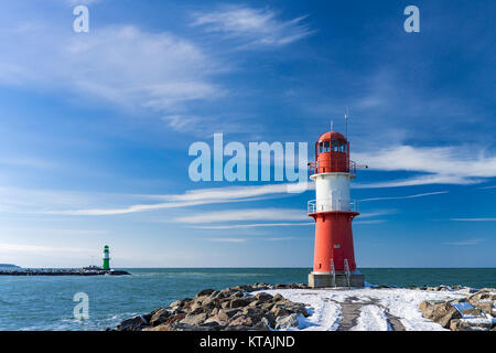 Die Mole à Warnemünde im Winter. Banque D'Images