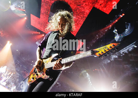 Le groupe de heavy metal américain Metallica effectue des concerts live au Royal Arena à Copenhague dans le cadre de la tournée 2016-2017 WorldWired. Le guitariste Kirk Hammett ici Lee est vu sur scène. Danemark 07/02 2017. Banque D'Images