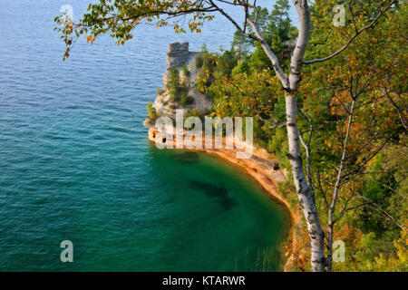 Minéral infiltrer crée couleurs incroyables dans les falaises de grès sur le lac Supérieur et de Pictured Rocks National Lakeshore, dans la Péninsule Supérieure du Michigan. Banque D'Images