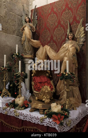 Décoré d'une scène de la nativité représentant la naissance de Jésus à l'intérieur de la chapelle catholique romaine du Saint Sacrement ou la Chapelle de l'apparition de Jésus à sa mère à l'intérieur de l'église du Saint-Sépulcre dans la vieille ville de Jérusalem Israël Banque D'Images