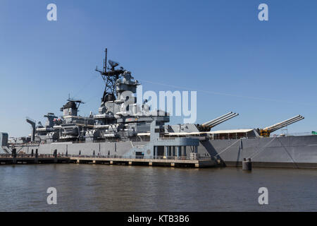 Le cuirassé New Jersey, amarré sur la rivière Delaware, Camden, New Jersey, United States. USS New Jersey (BB-62) est un cuirassé de la classe Iowa. Banque D'Images