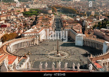 La place la plus célèbre du monde, la Piazza San Pietro au Vatican, à Rome, en Italie. Banque D'Images