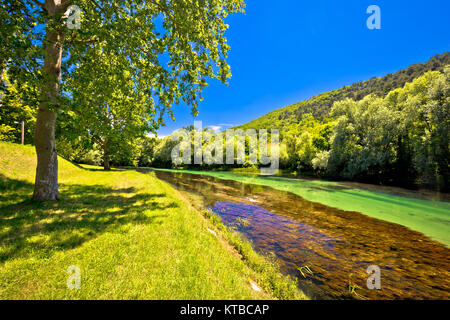 La rivière Krka idyllique paysage à Knin Banque D'Images