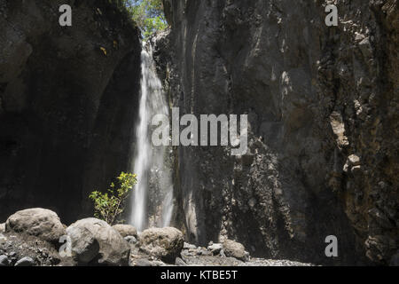 Maio Falls, Jekukumia River, la vitesse d'obturation, Parc National d'Arusha, Tanzanie Banque D'Images